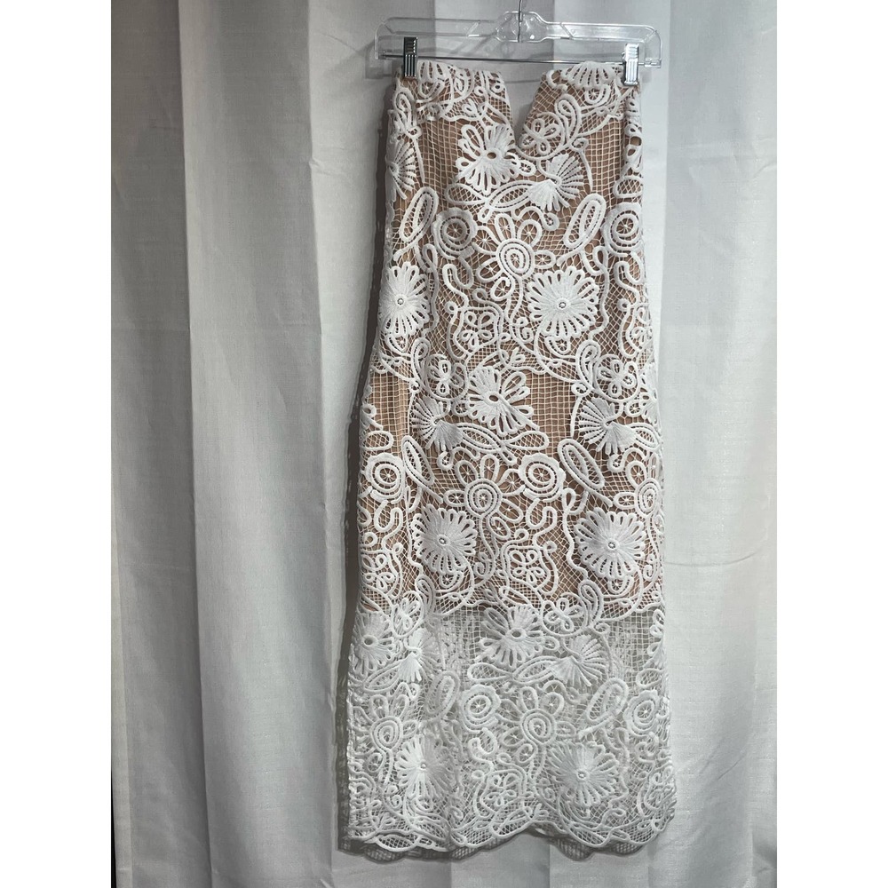 ELLIAT Women’s Dress White Lace Nude Lining Size Medium